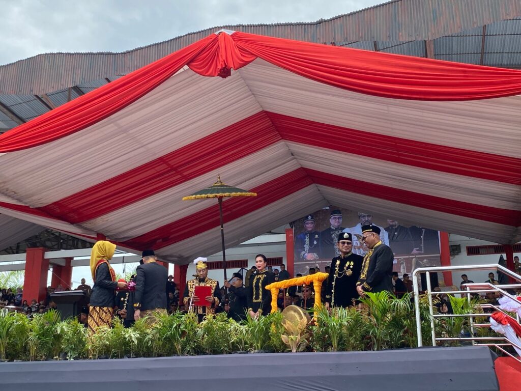 Festival Erau 2025 Resmi Dibuka Meriah di Stadion Rondong Demang