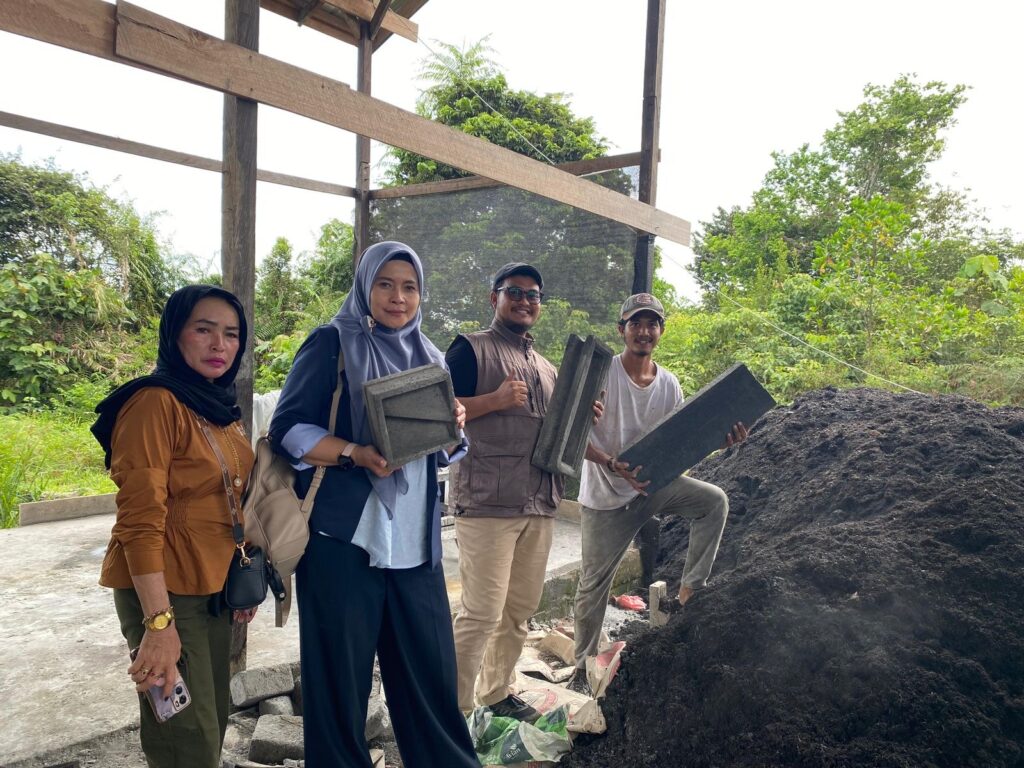 Dari Bungkil Sawit ke Bata Ringan Inovasi Pemuda Desa Muai Menunggu Sentuhan Pemerintah Daerah