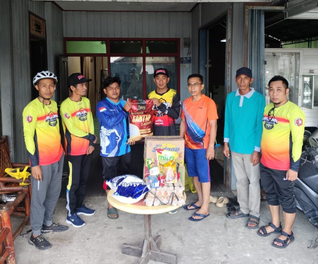Arjuna Bike Salurkan Bantuan untuk Korban Kebakaran di Mangkurawang