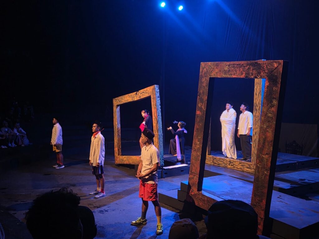 Di Bawah Langit Ladaya, Teater “Ibu Negara” Ajak Penonton Menertawakan Kekuasaan