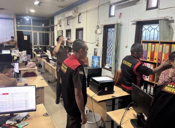 Kejati Kaltim Geledah Kantor Disdikbud Kukar, Selidiki Dugaan Korupsi TPP Guru dan Insentif Non ASN