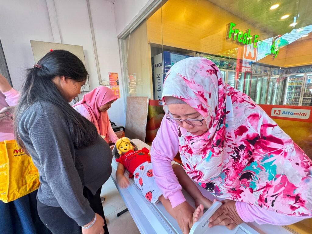 Alfamidi Edukasi 120 Keluarga Balita di Balikpapan, Dorong Kesadaran Pentingnya Imunisasi
