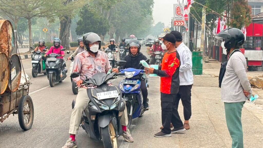 ISPU Tenggarong Tembus 210,5, BPBD Kukar Bagikan 5.000 Masker