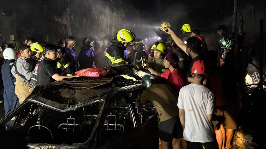 Kebakaran Hantam Permukiman Tengah Malam, Tim Pemadam Fokus Penelusuran Korban