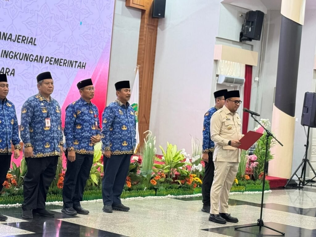 64 Pejabat Pemkab Kukar Dilantik, Bupati Tekankan Adaptasi dan Pelayanan